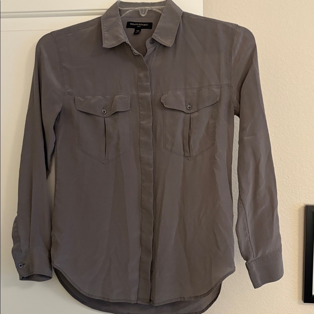 Banana Republic Silk button down blouse